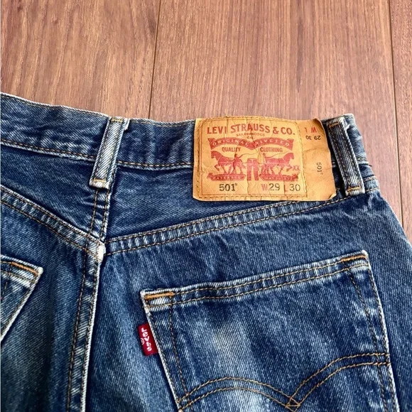 Levis Shorts - Picture 3 of 4